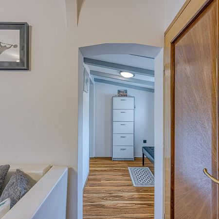 Apartments Suki Ровин Екстериор снимка