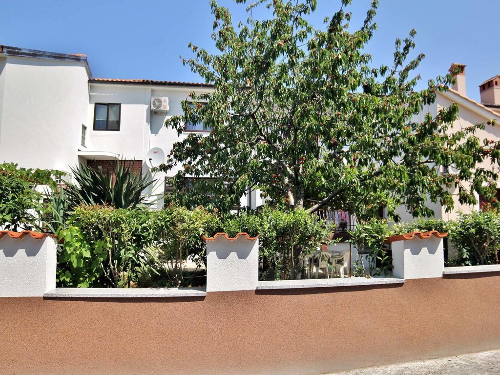 Apartments Suki Ровин Стая снимка