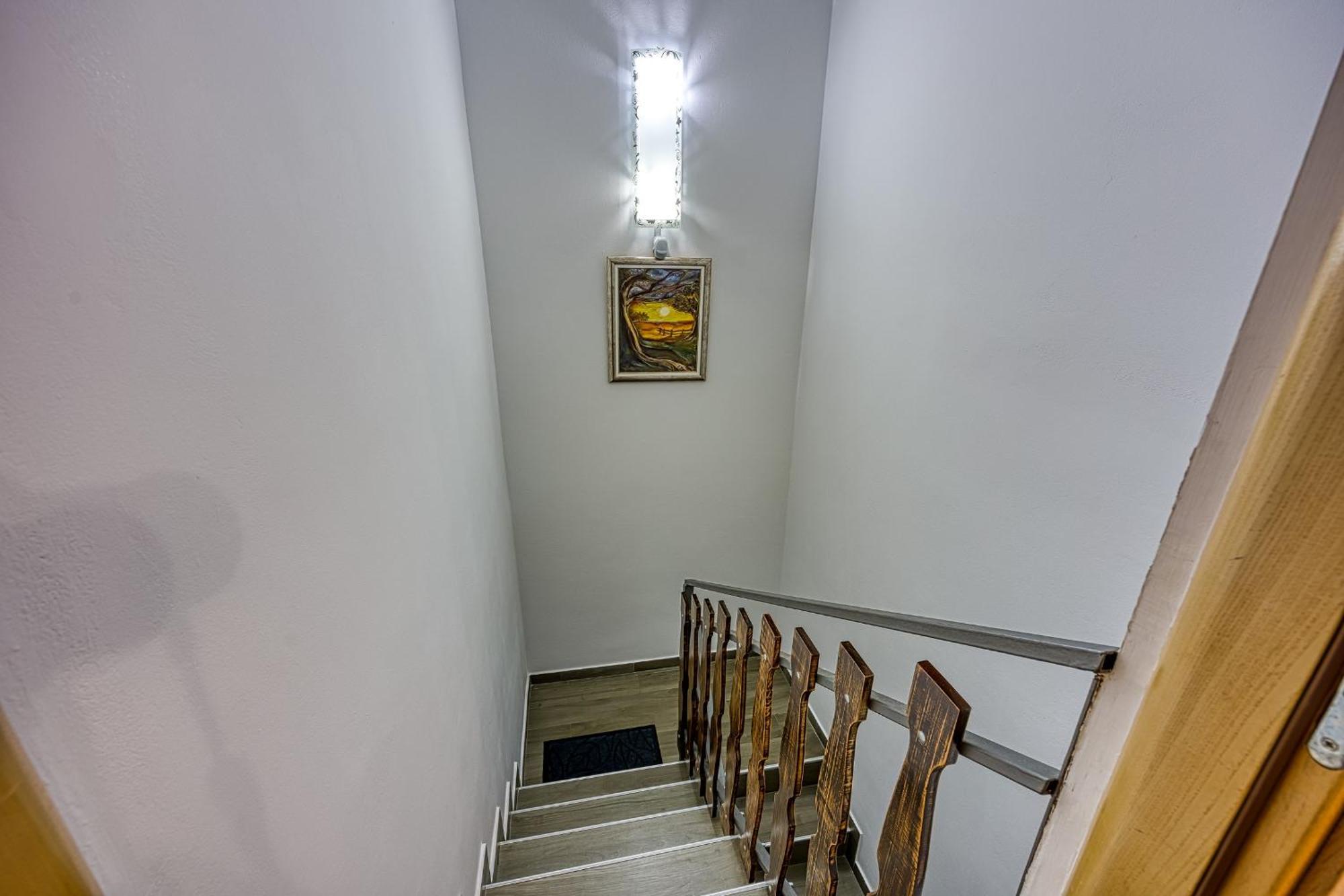 Apartments Suki Ровин Екстериор снимка