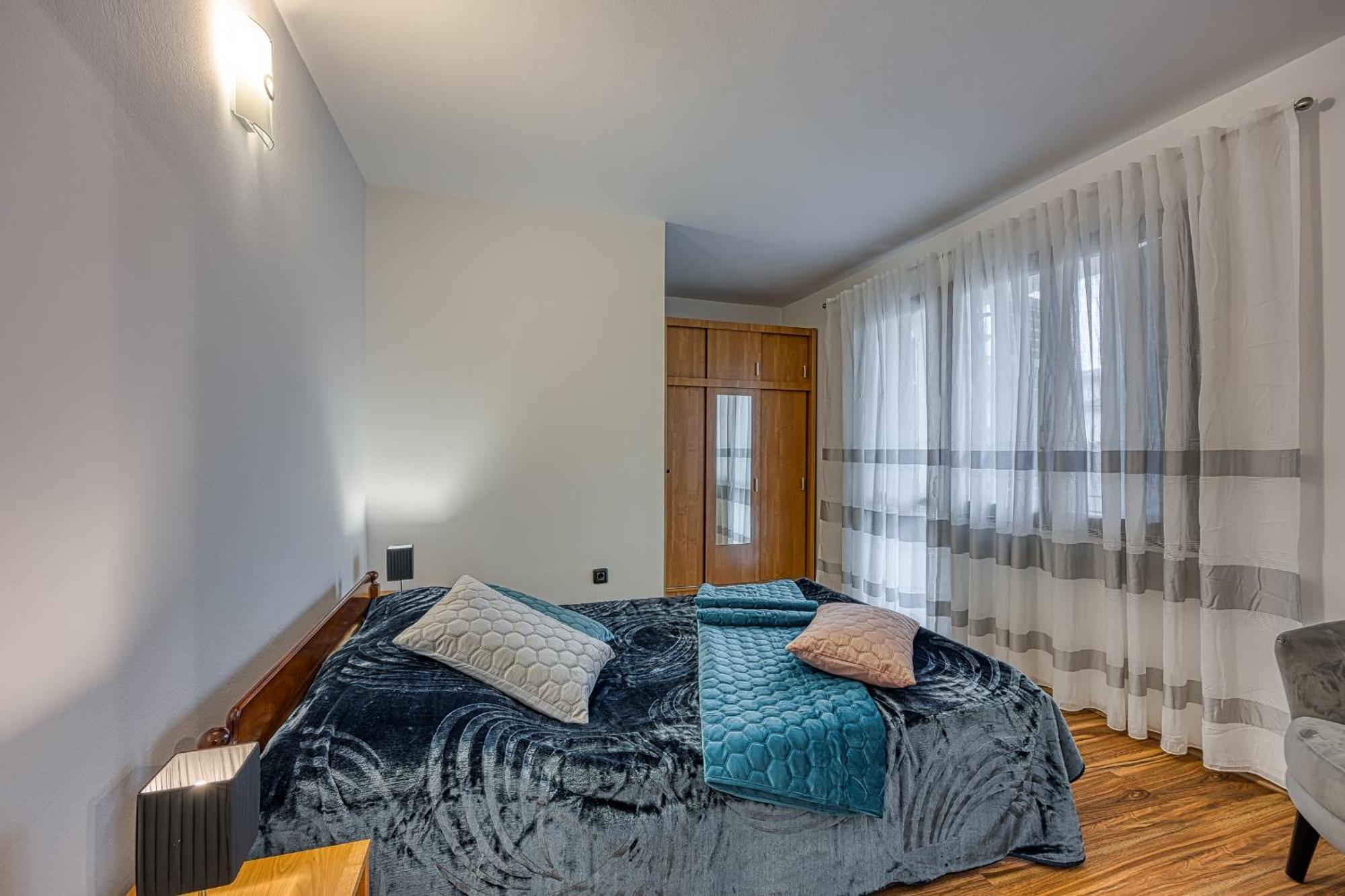 Apartments Suki Ровин Екстериор снимка
