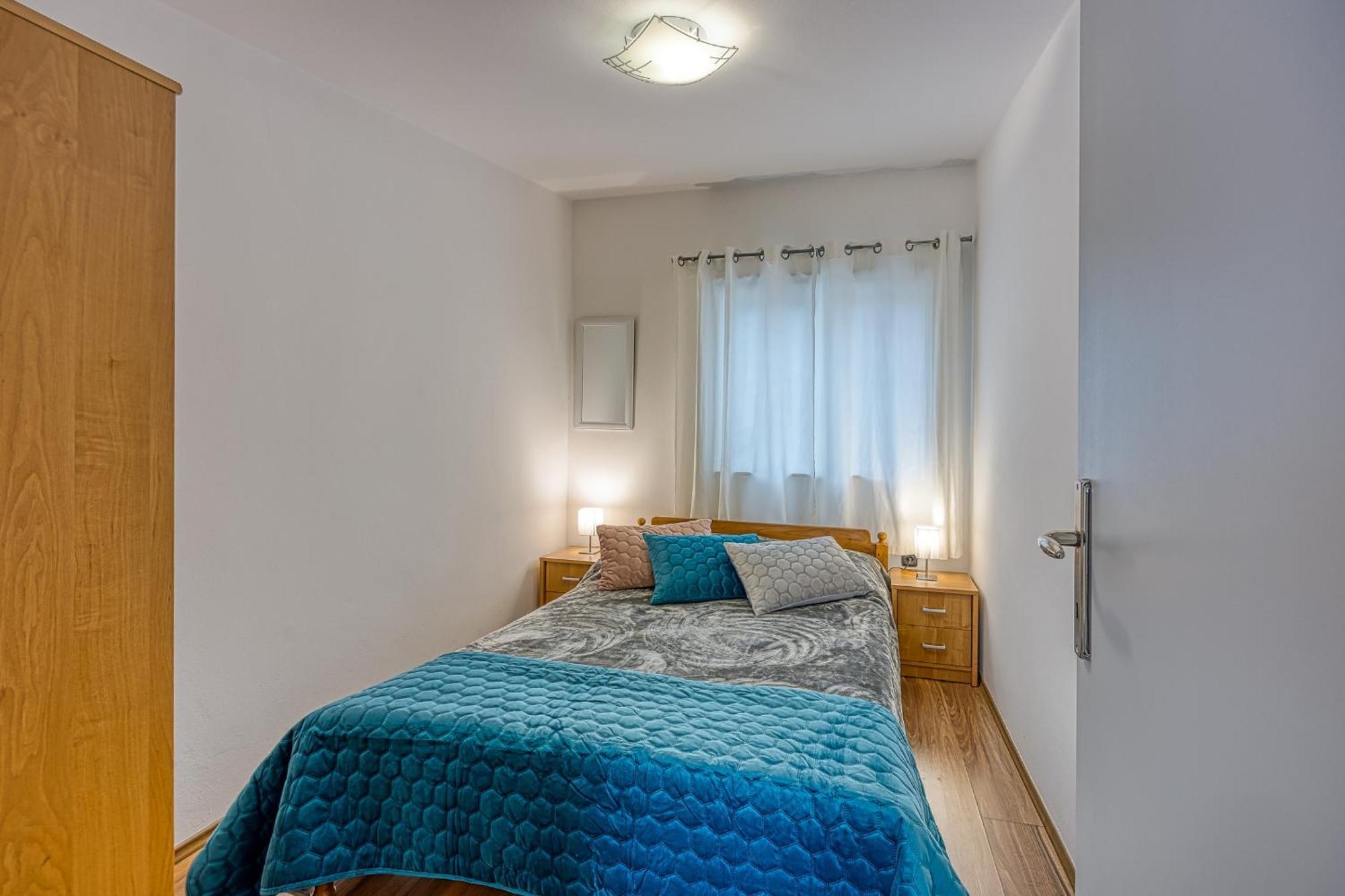 Apartments Suki Ровин Екстериор снимка